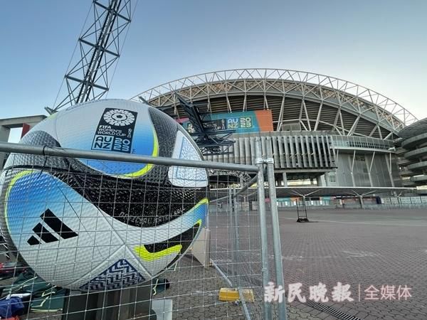 对此，穆里尼奥解释道：“所有人，我不想说太多，所有球员都不会接受采访，这是我的决定。